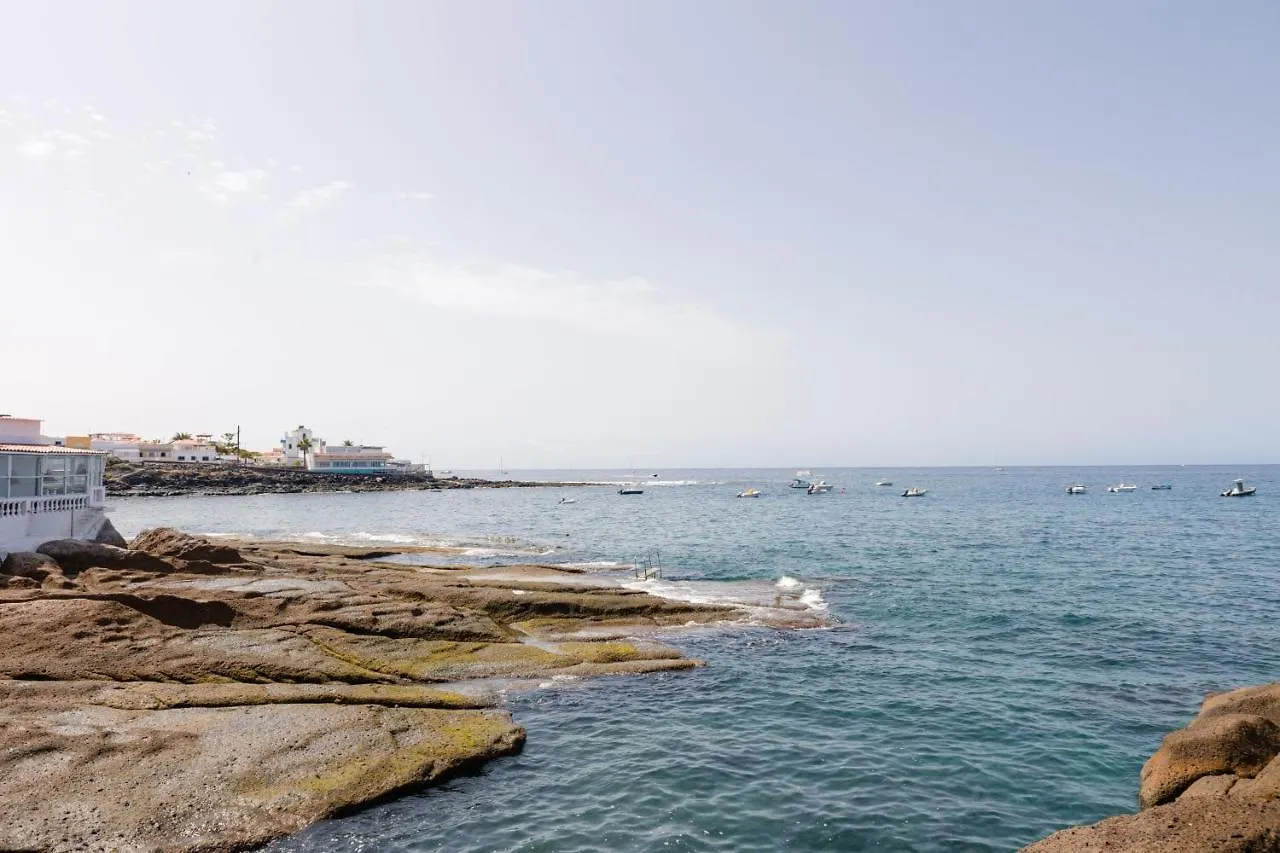 Apartamento con piscina a 50M del mar en La Caleta Costa Adeje  España